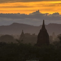 Bagan: Coucher de soleil sur les pagodes