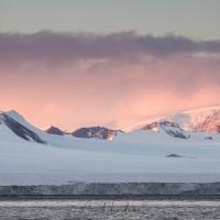 Paysage côtier au coucher de soleil