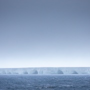 Iceberg A-76A: 170 km de long sur 25 km de large pour une épaisseur comprise entre 180 et 300 m