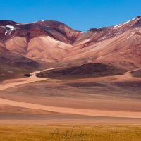 Désert de Siloli: montagnes colorées