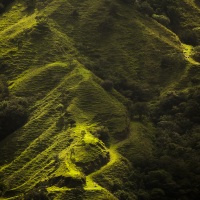 Paysage de montagne: ombre et lumière