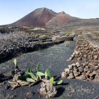 Paysage autour du hameau de Ye et volcan de la Corona