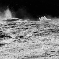 Parc Yellowstone: Geyser en contre-jour