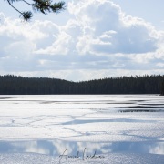 Lac en cours de dégel