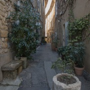 Une ruelle vraiment très étroite, Lourmarin, Vaucluse