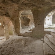 Abbaye troglodyte de Roman, Beaucaire