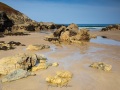 Marée basse dans une petite anse