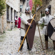Figurants lors du tournage d'un film dans la cité médiévale de Pérouges