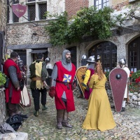Figurants lors du tournage d'un film dans la cité médiévale de Pérouges