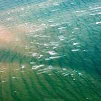 Survol en ULM: les vagues se fracassent sur le banc de sable