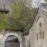 Cité médiévale de Crémieu: Château Delphinal et basilique Notre Dame de la Salette