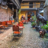 Riquewihr: cour d'un restaurant