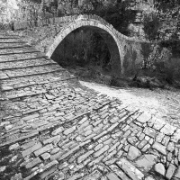 Pont de pierre dans les Zagoria