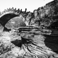 Pont de pierre dans les Zagoria