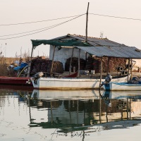 Petit port de pêche dans le delta de l'Axos