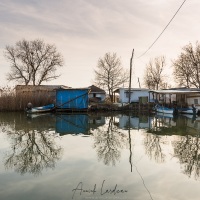 Petit port de pêche dans le delta de l'Axos