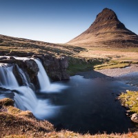 Cascade et montagne de Kirjufell, Péninsule de Snæfellsnes