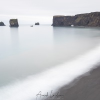 plage de sable noir sur la péninsule de Dyrhólaey