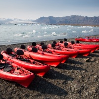 Canots sur la plage de Jokulsarlon