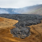 Volcan  Geldingadalir: champ de lave partiellement refroidie