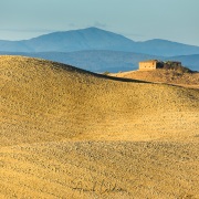 Paysage de Toscane sous la lumière rasante