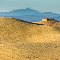 Paysage de Toscane sous la lumière rasante