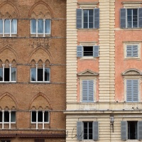 Sienne: bâtiments autour de la Piazza del Campo