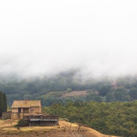 Paysage de Toscane dans la brume