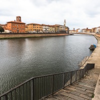 Pise:  le long de l'Arno