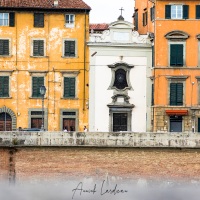 Pise: bâtiments le long de l'Arno