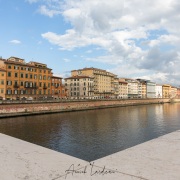 Pise: bâtiments le long de l'Arno