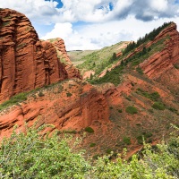 Vallée de Jeti Oguz et ses formations rocheuses rouges