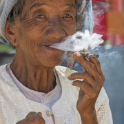 Fumeuse de cheroot