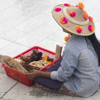 Vendeuse sur l'esplanade du Rocher d'or