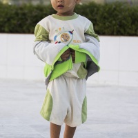 Enfant sur l'esplanade du rocher d'or