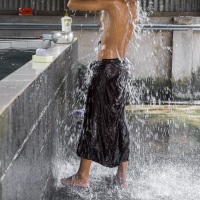 Jeune moinefaisant sa toilette, Bago