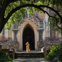 Bagan: A la sortie d'une pagode