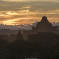 Bagan: Coucher de soleil sur les pagodes