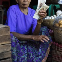 Au marché, l'heure de faire les comptes