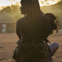 Scène de vie dans un village Himba