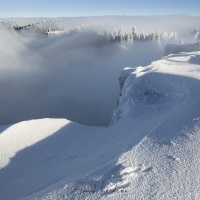 Neige, givre et brouillard au Creux-du-Van