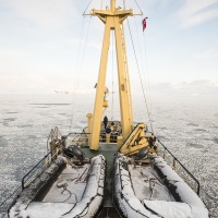 L'Origo "posé" dans la glace le temps d'un repas au calme