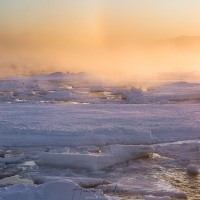 Lever de soleil sur la banquise dérivante à +/- 79°50 Nord