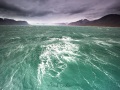 Journée de tempête à l'abris dans un fjord