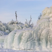 "Montagnes de galce" en bordure du lac gelé