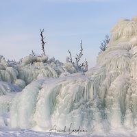 "Montagnes de galce" en bordure du lac gelé