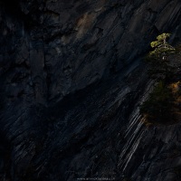 De la lumière dur la falaise