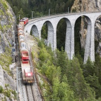 Grisons: Transpot de marchandise sur le viaduc de Landwasser