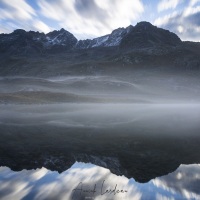 Grisons: Brume matinale et reflets dans le lac du col de la Fluela