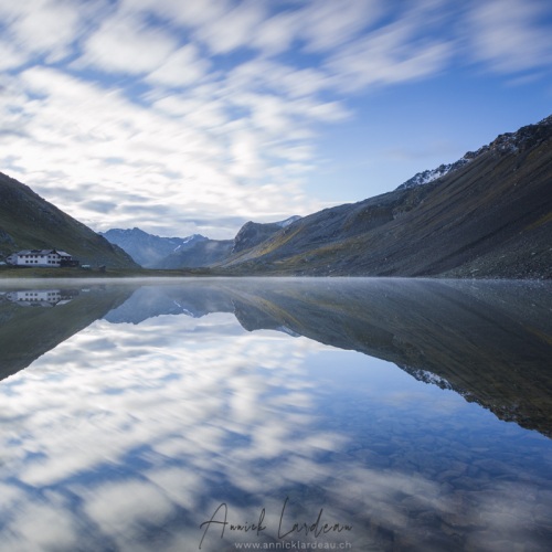 Grisons: Reflets dans le lac du col de la Fluela